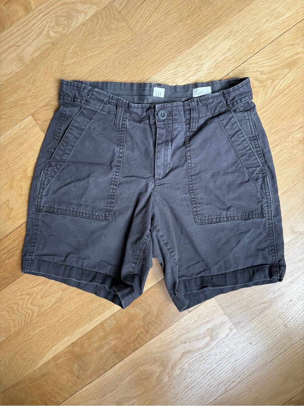 GAP Girlfriend Chino Shorts size 2 petite